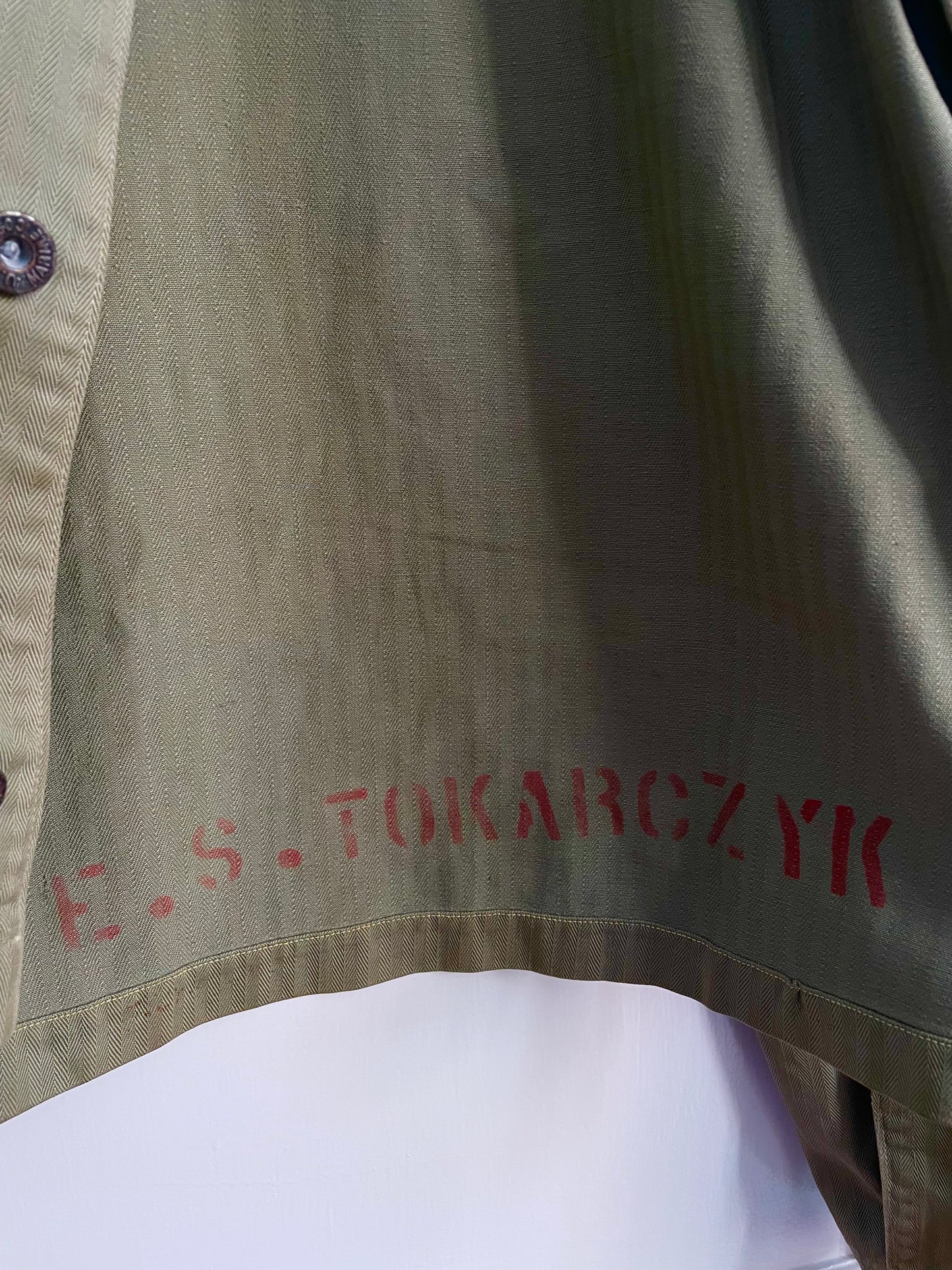 The owner’s name is stamped on the inside bottom. Vintage USMC (US Marine Corps) P41 WW2 army jacket.